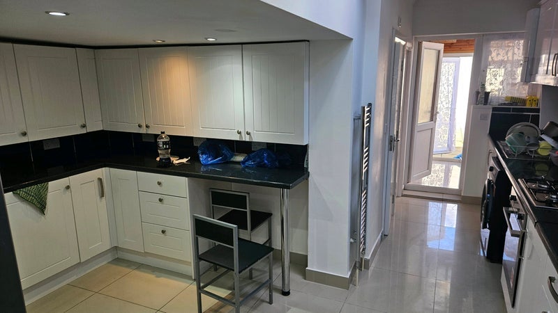Room Oakfield Road in Greater London