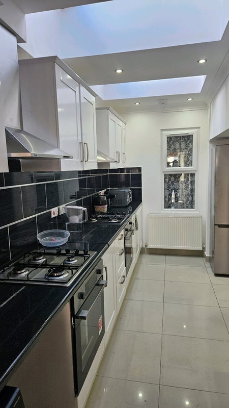 Room Oakfield Road in Greater London