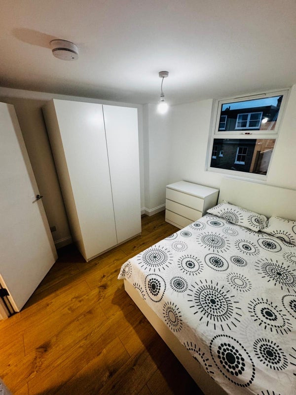 Room Rectory Lane in Greater London