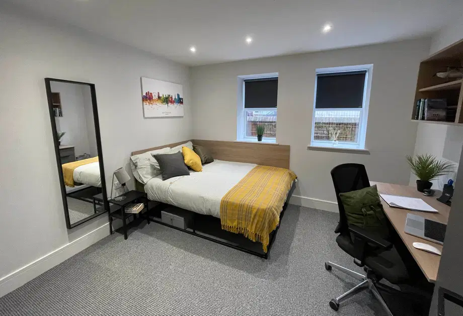 Room Wollaton Road in Nottingham