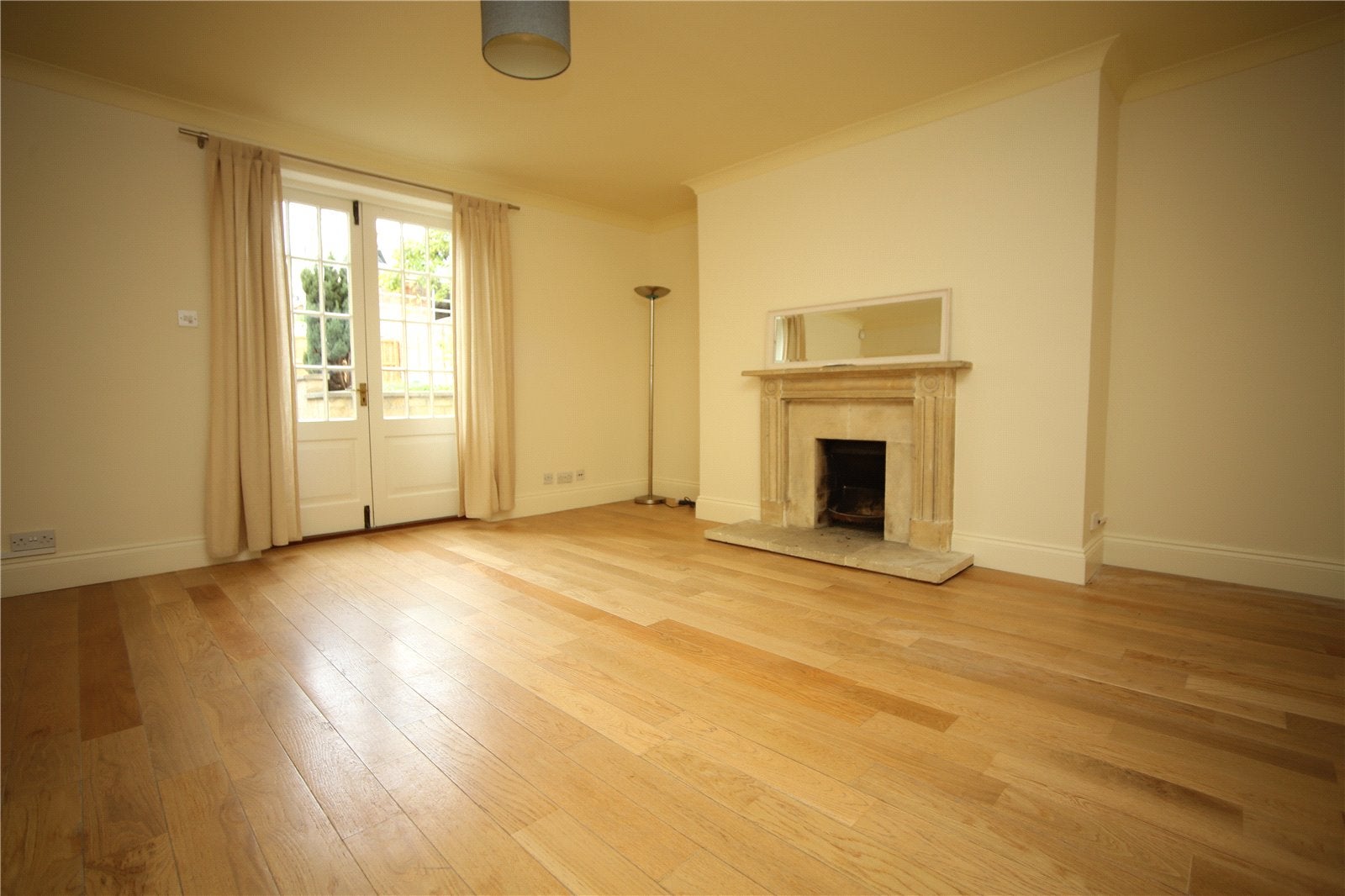 Flat Clarence Road in Cheltenham