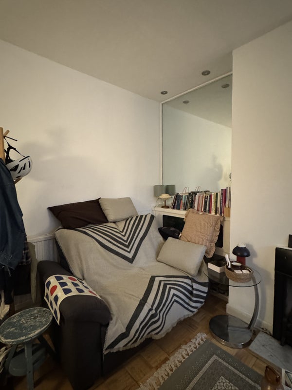 Flat Catherall Road in Greater London