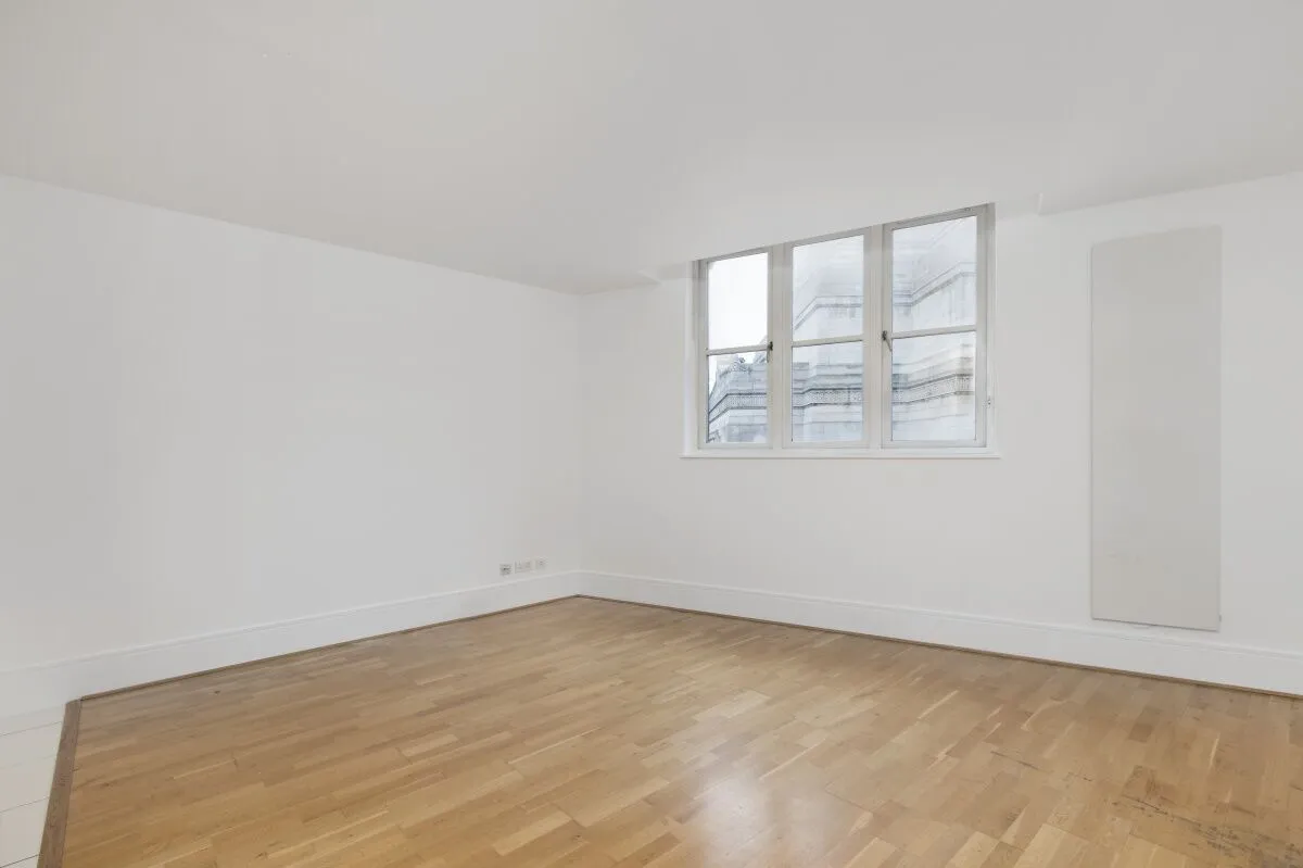 Flat Bow Street in City of Westminster