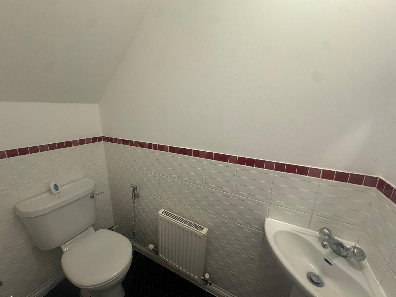 Flat Turners Court in Wootton