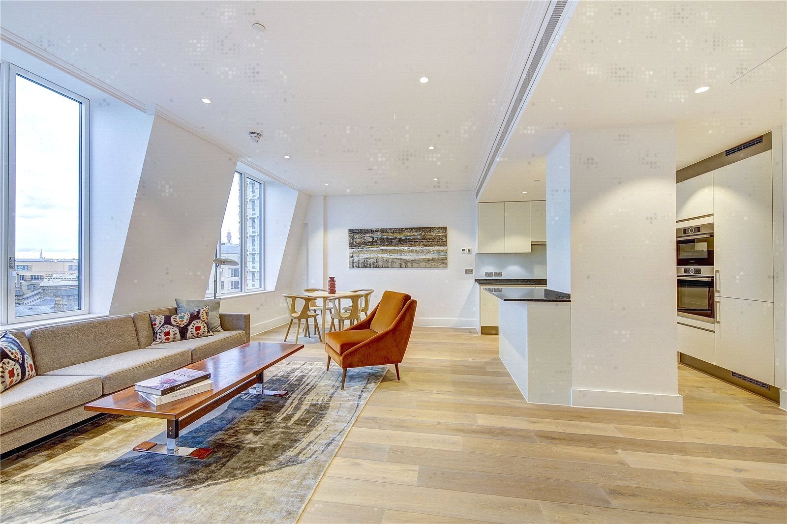 Flat Kingsway in City of Westminster
