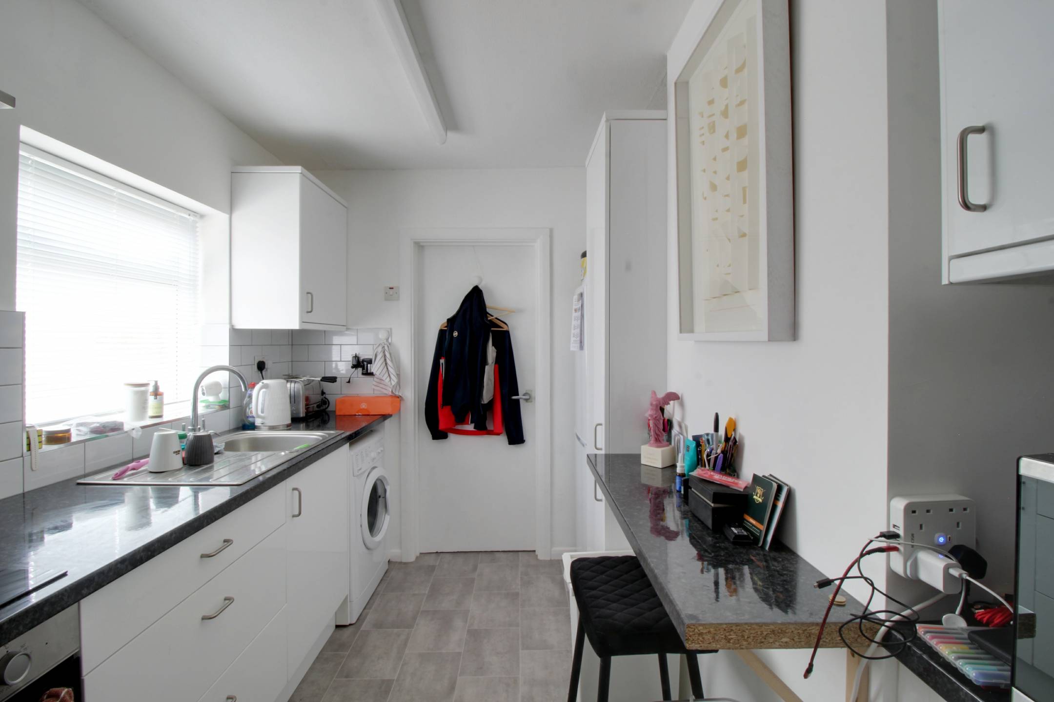 Flat Crunden Road in Greater London