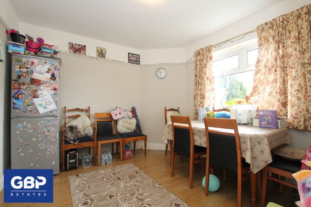 House Lowshoe Lane in Greater London