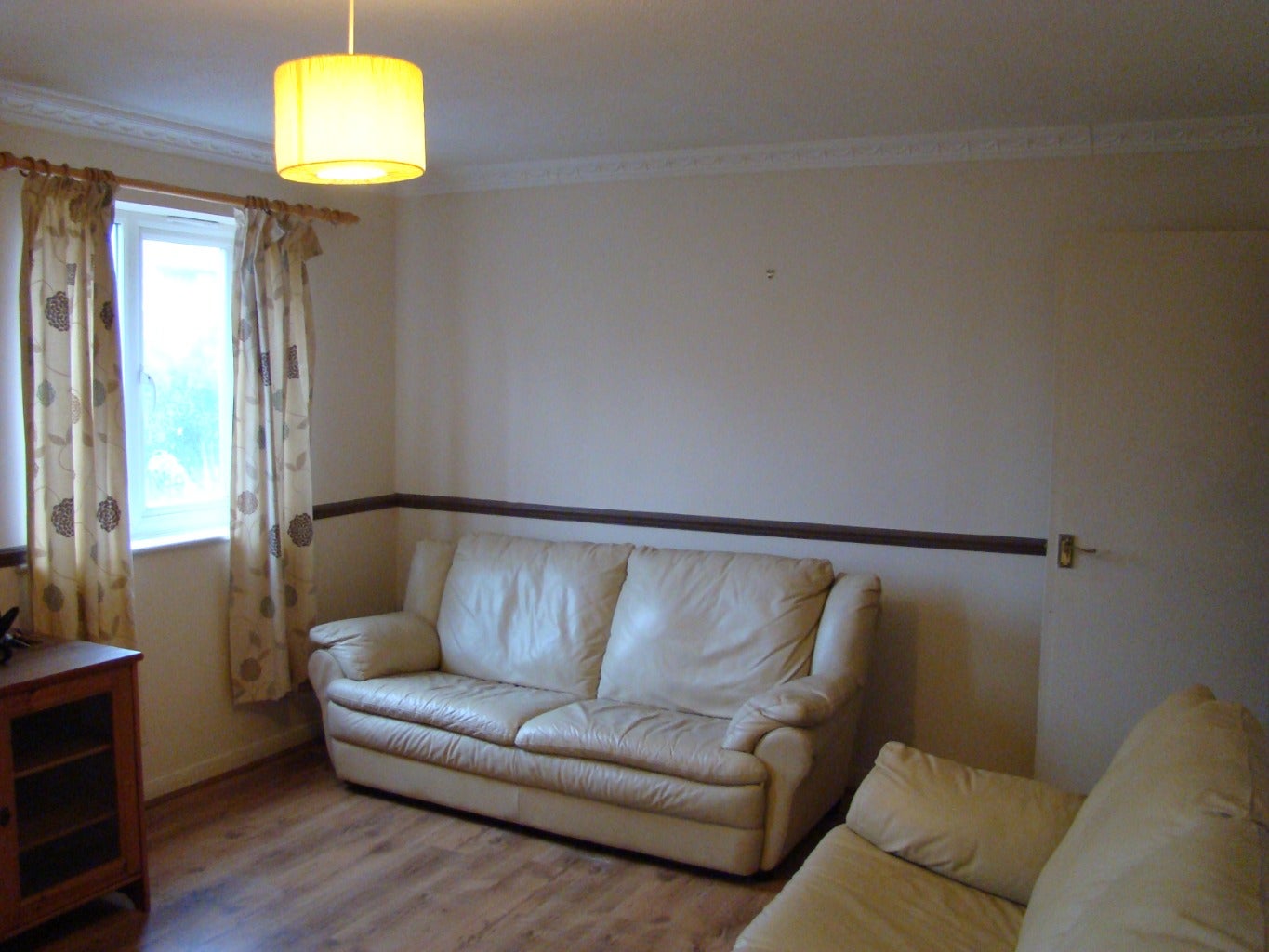 Flat High Road Woodford Green in Greater London