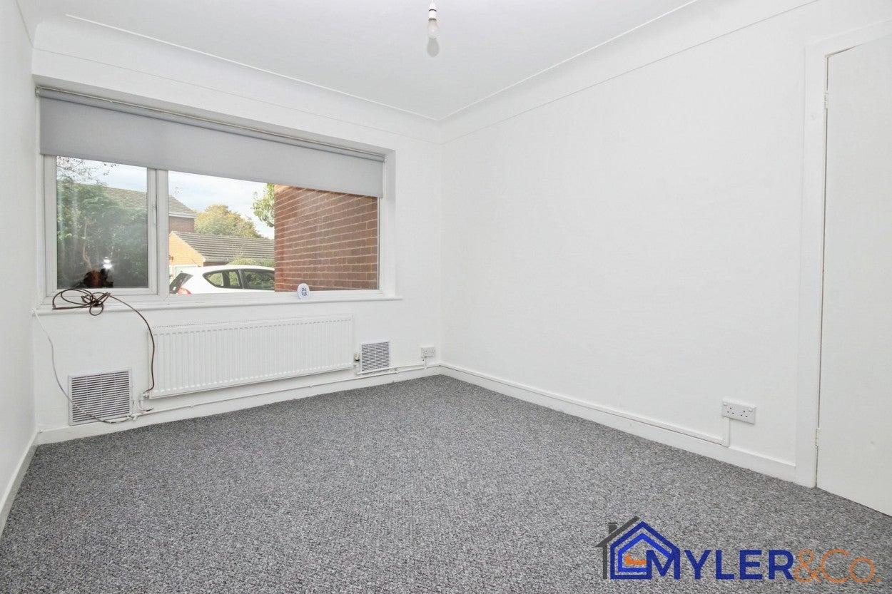 Flat Woodland Avenue in Widnes