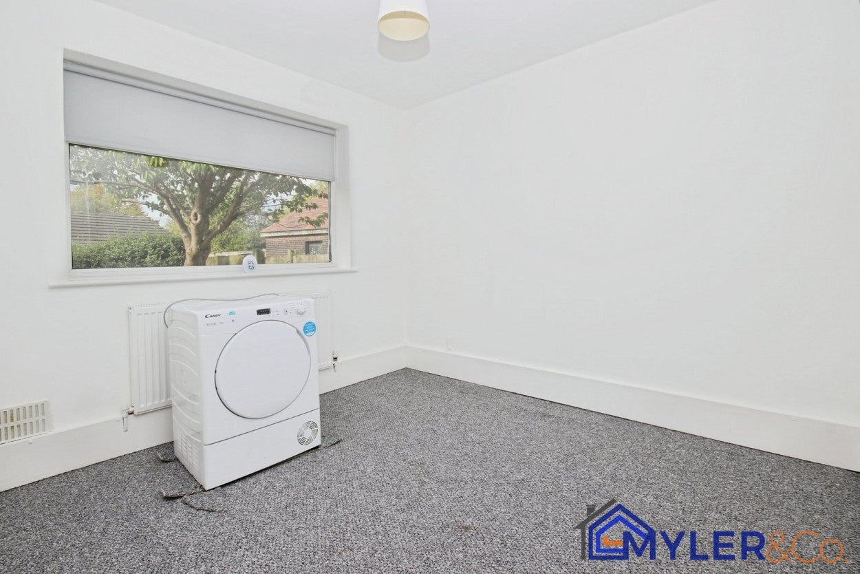 Flat Woodland Avenue in Widnes