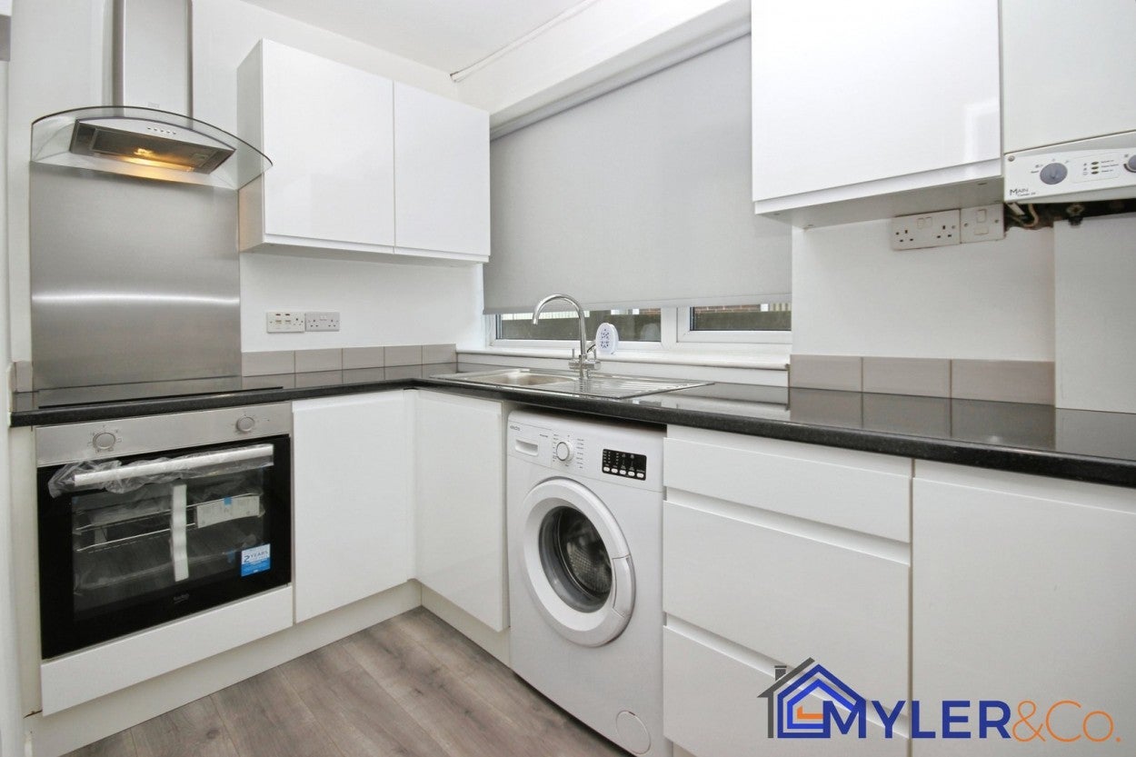 Flat Woodland Avenue in Widnes