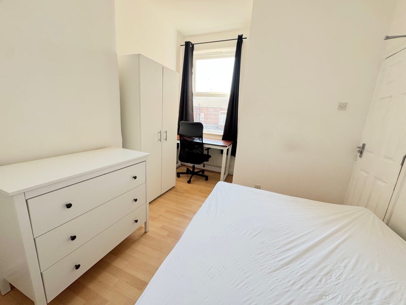 Room Claremont Road in Manchester