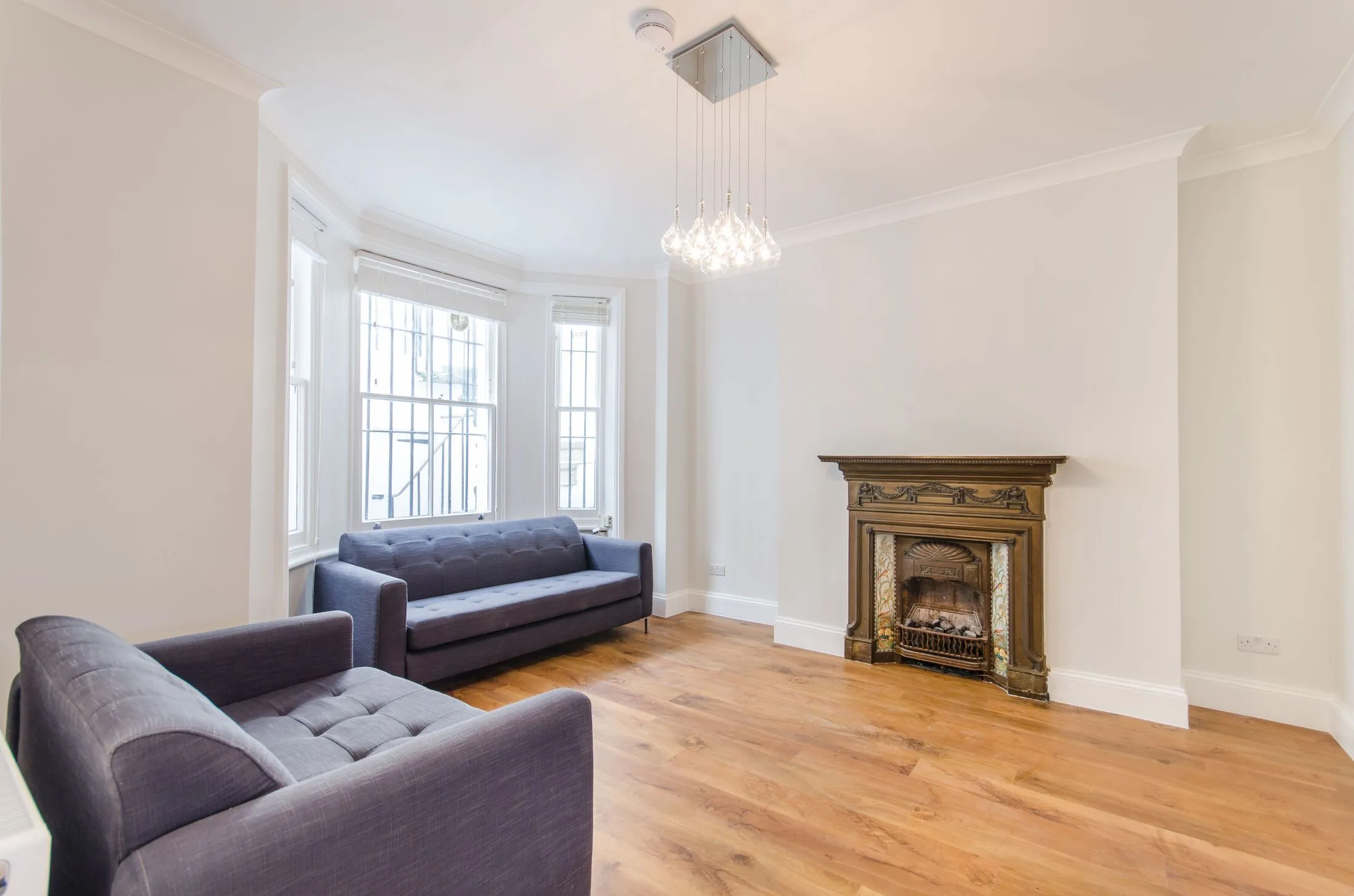 Flat Hogarth Road in Greater London