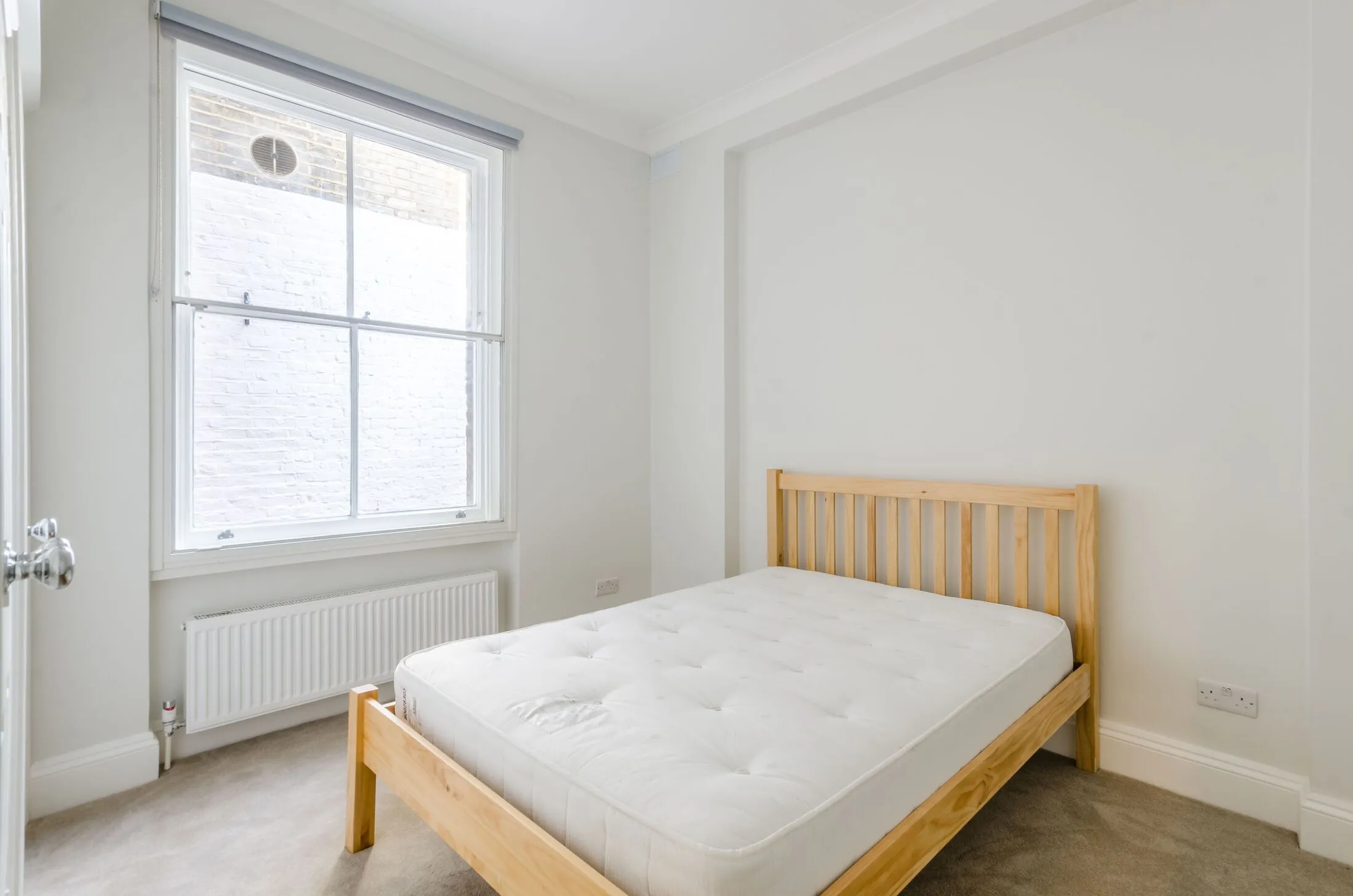 Flat Hogarth Road in Greater London