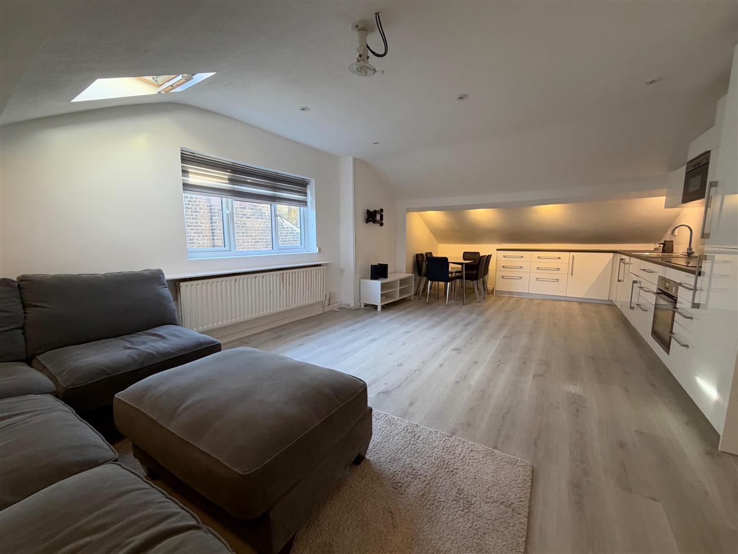 Flat Chestnut Road in Greater London