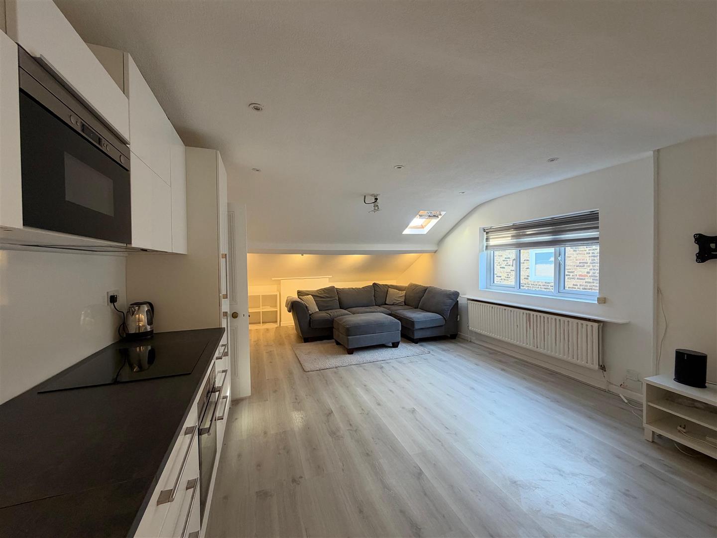 Flat Chestnut Road in Greater London