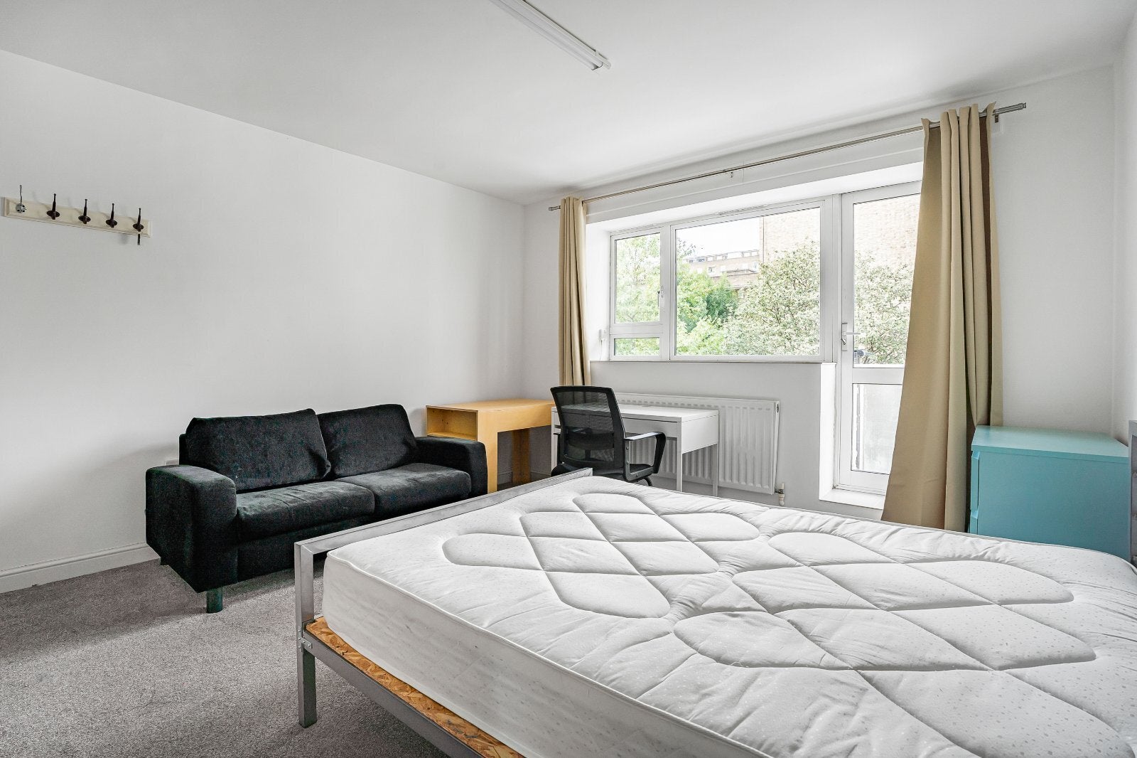 Room Stanhope Street in Greater London