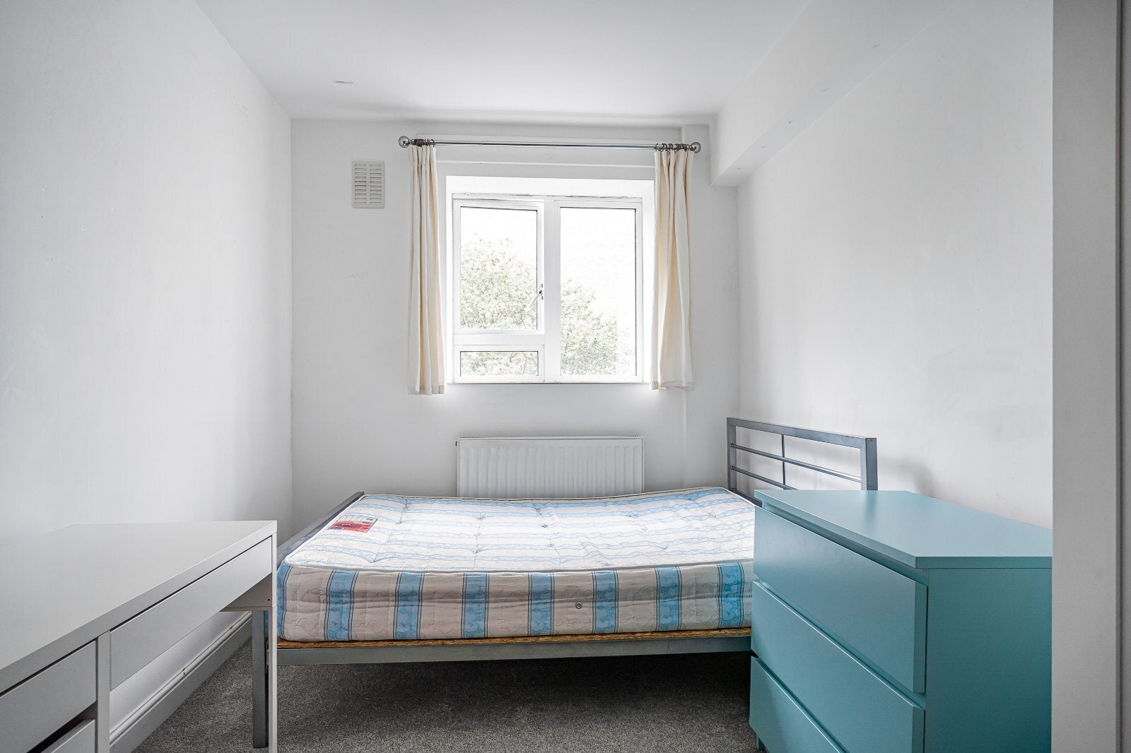 Room Stanhope Street in Greater London