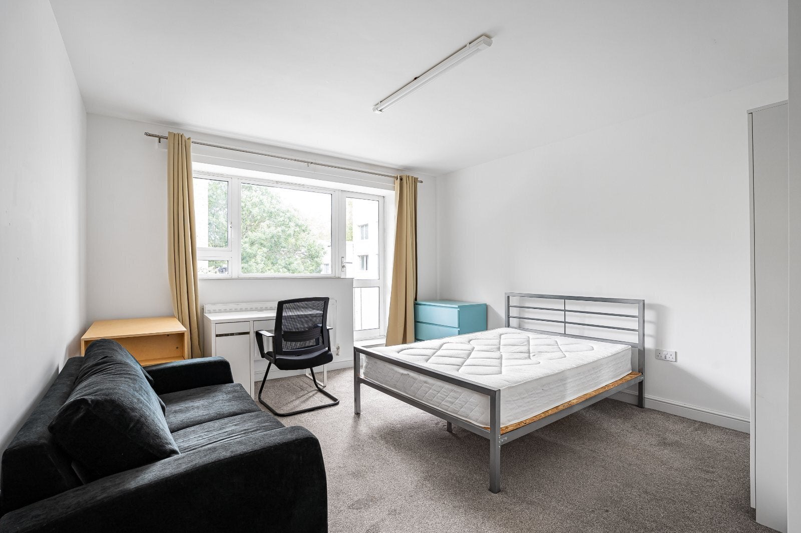 Room Stanhope Street in Greater London