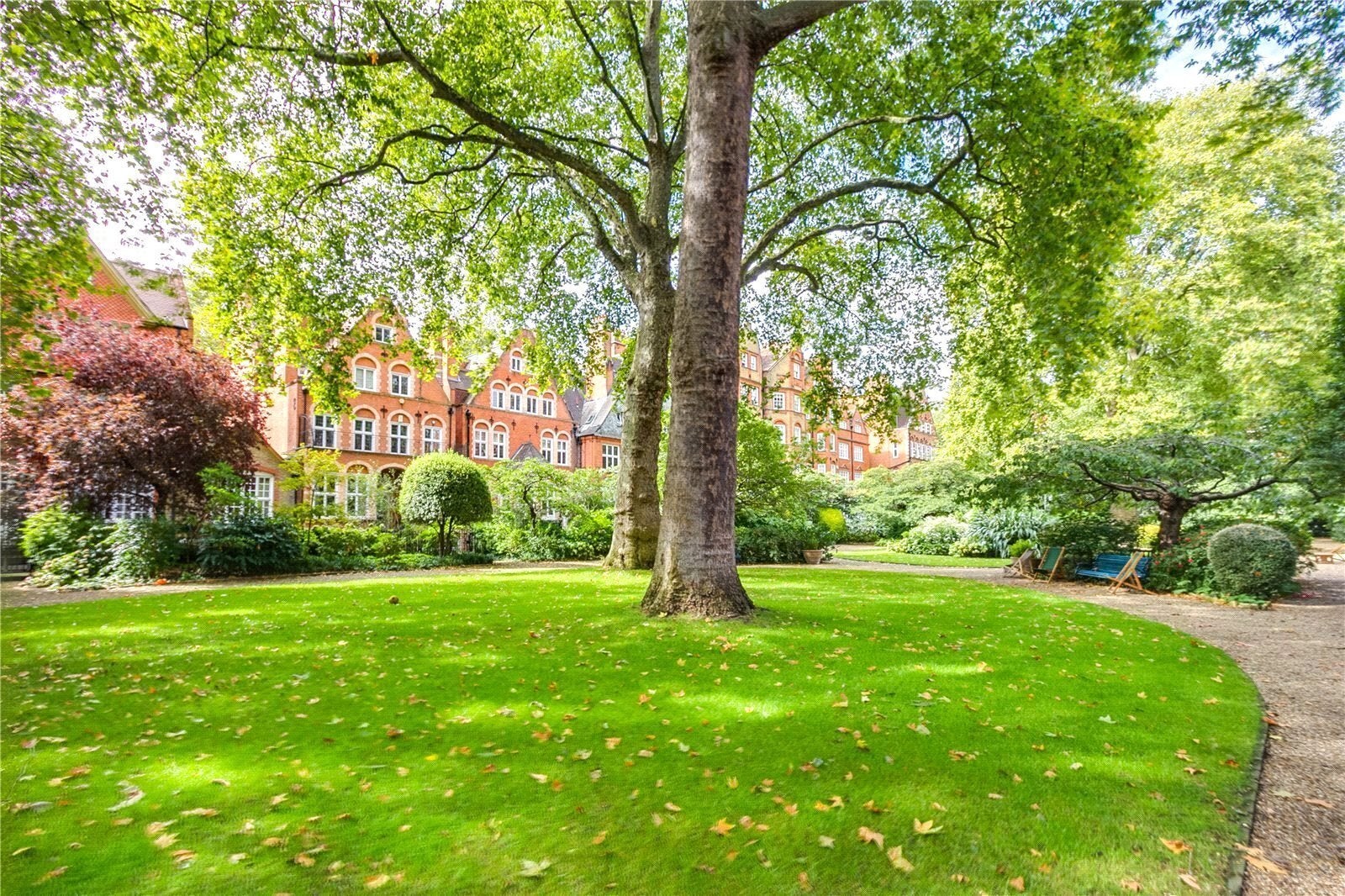 Flat Collingham Gardens in Greater London