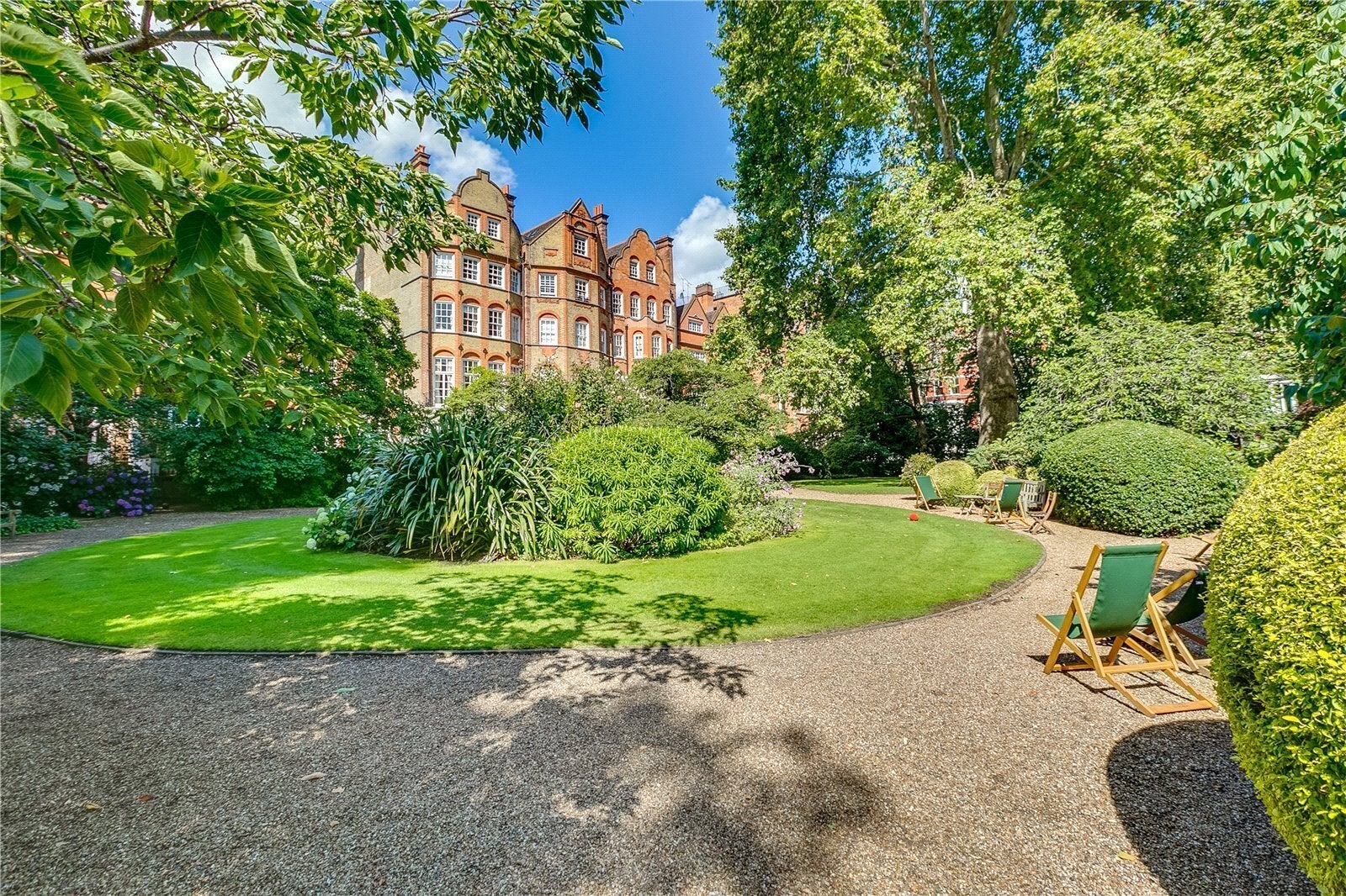 Flat Collingham Gardens in Greater London