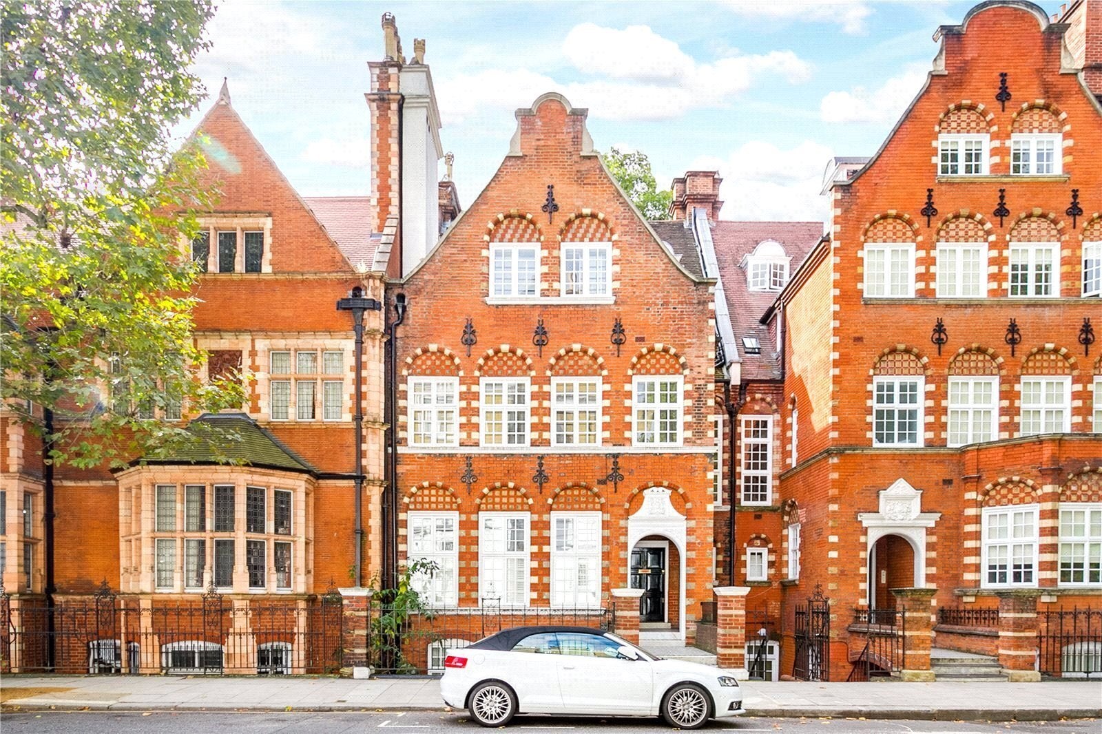 Flat Collingham Gardens in Greater London