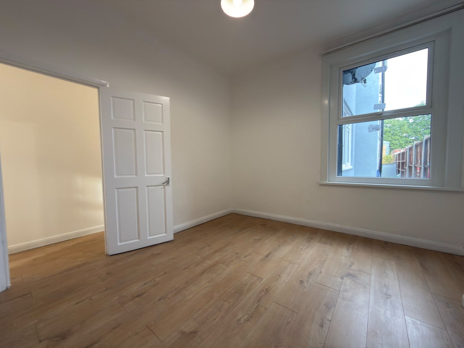 Flat Maybank Road in Greater London