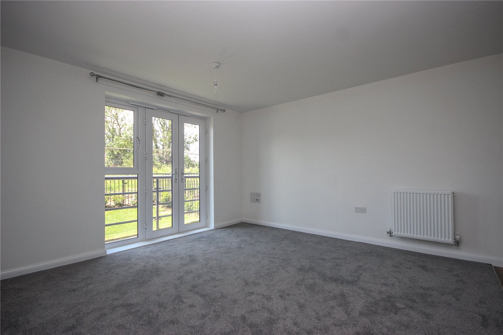 Flat Mansell Road in Bristol