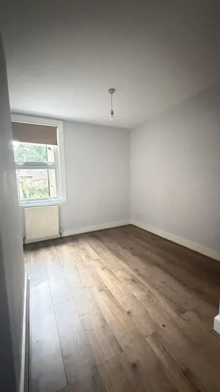Flat Putney Road in Greater London