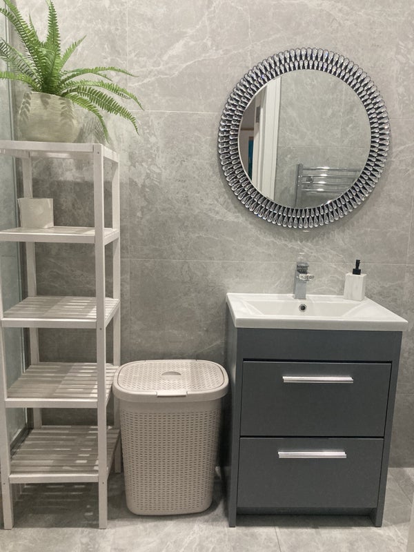 Room Purley Hill in Greater London