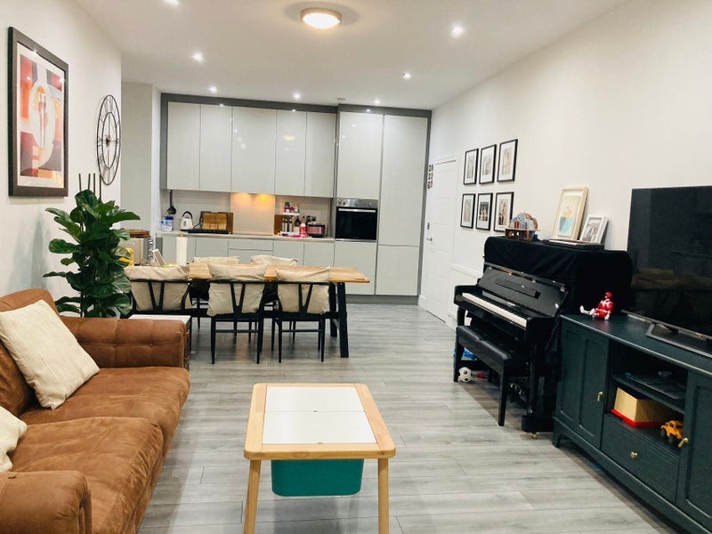 Room Purley Hill in Greater London