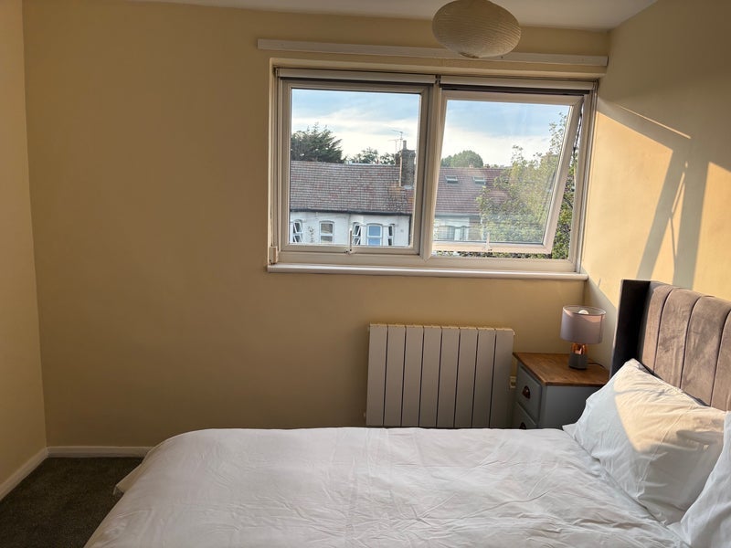 Room Bulwer Road in Greater London