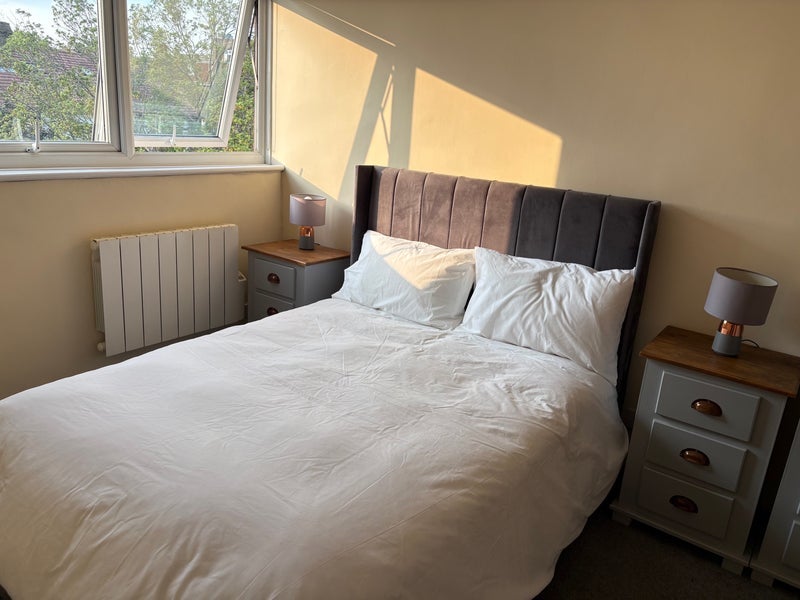 Room Bulwer Road in Greater London
