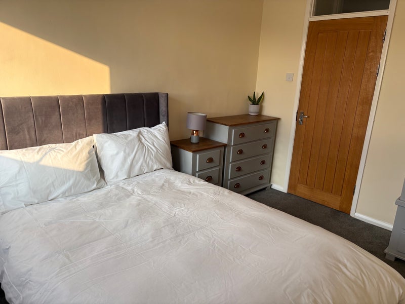Room Bulwer Road in Greater London