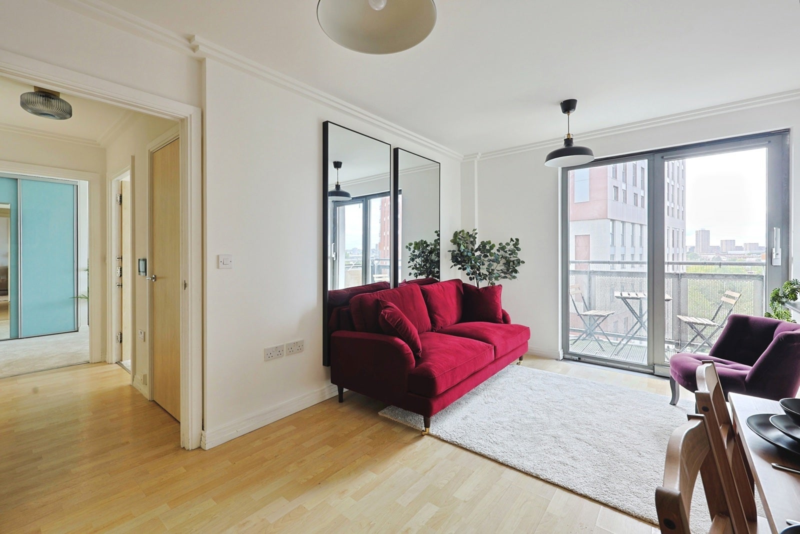 Flat Victoria Road in Greater London