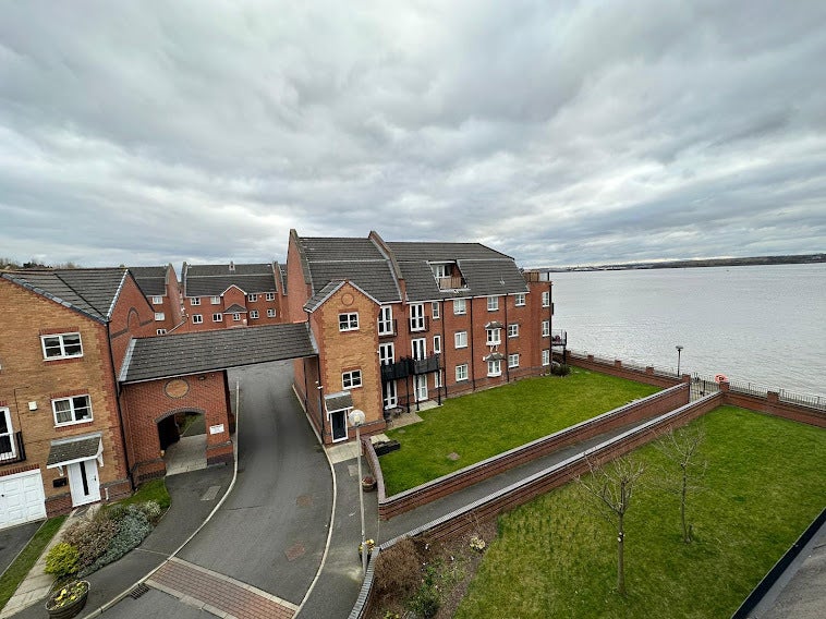 Flat Armstrong Quay in Liverpool