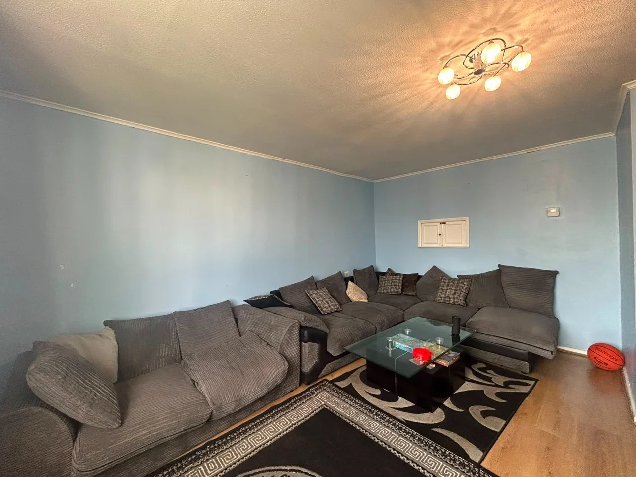 Flat Convent Way in Greater London