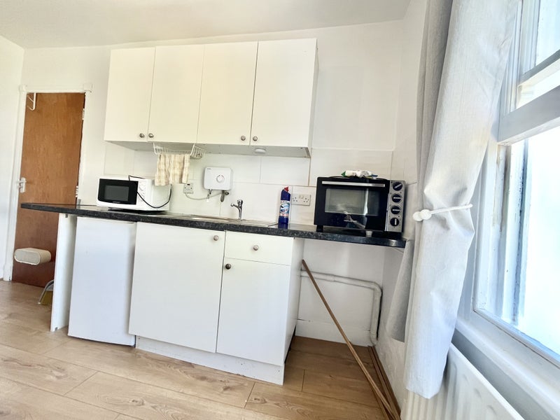 Room Landor Road in Greater London