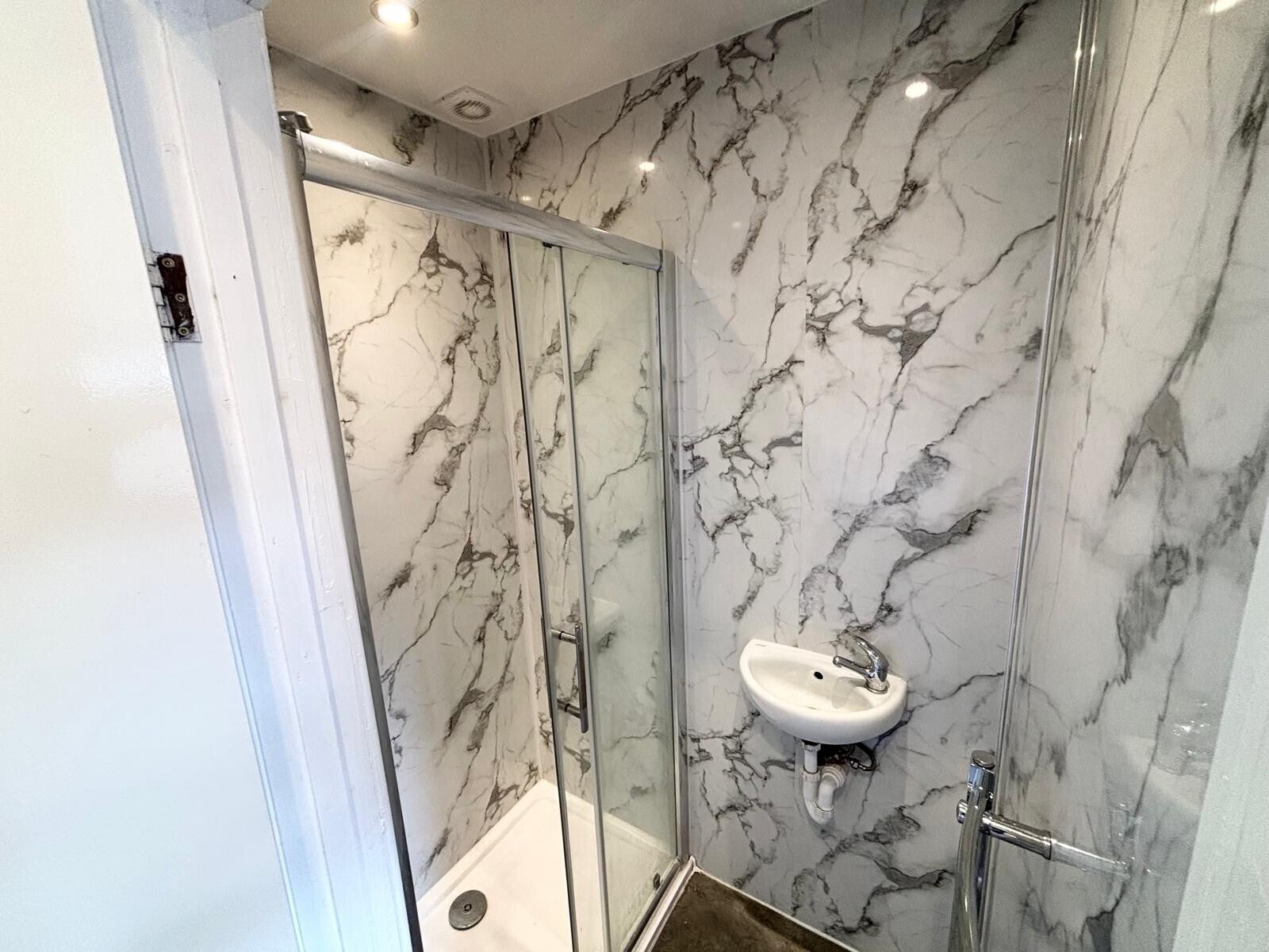 Room Clarendon Avenue in Royal Leamington Spa