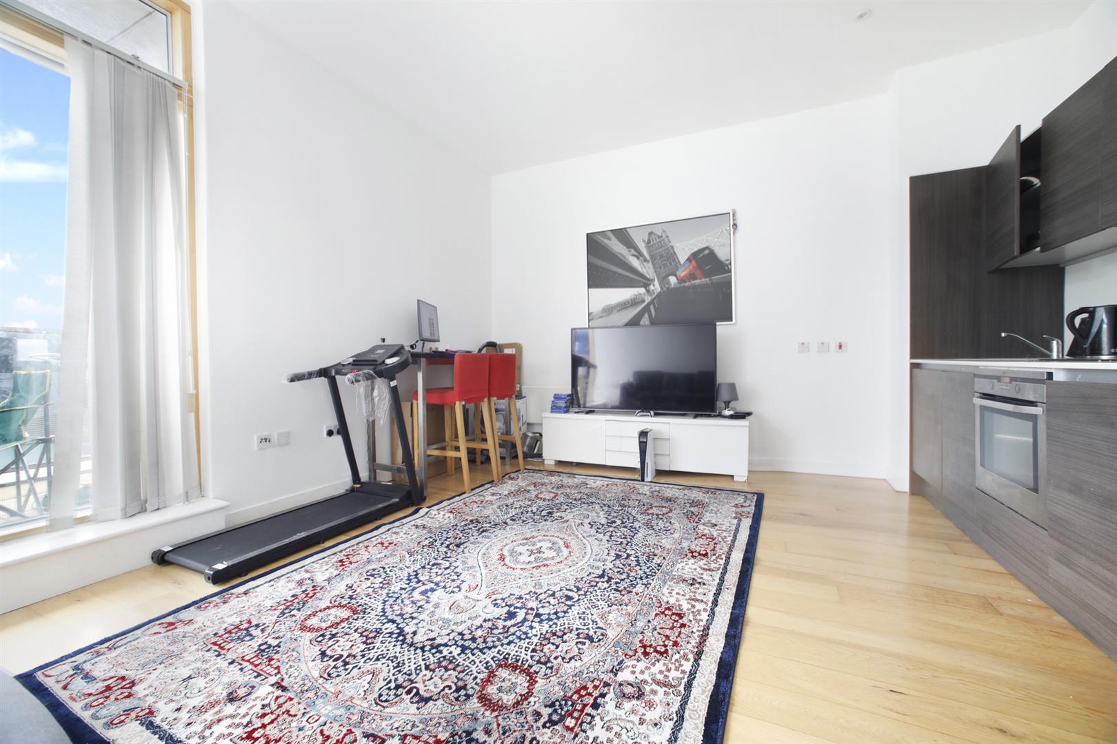 Flat Crampton Street in Greater London
