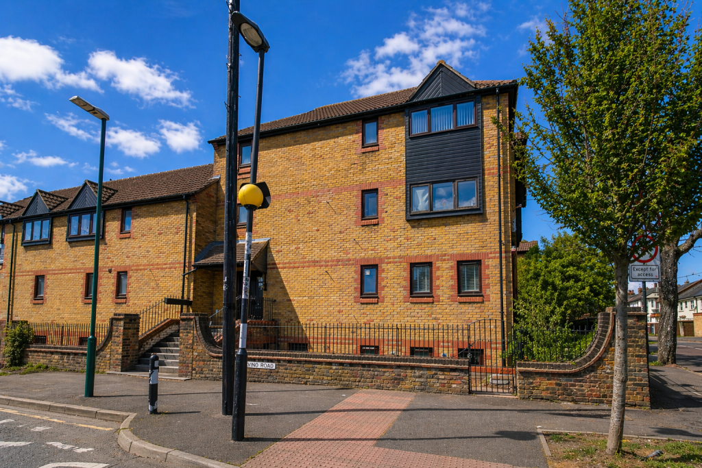 Flat Lind Road in Greater London