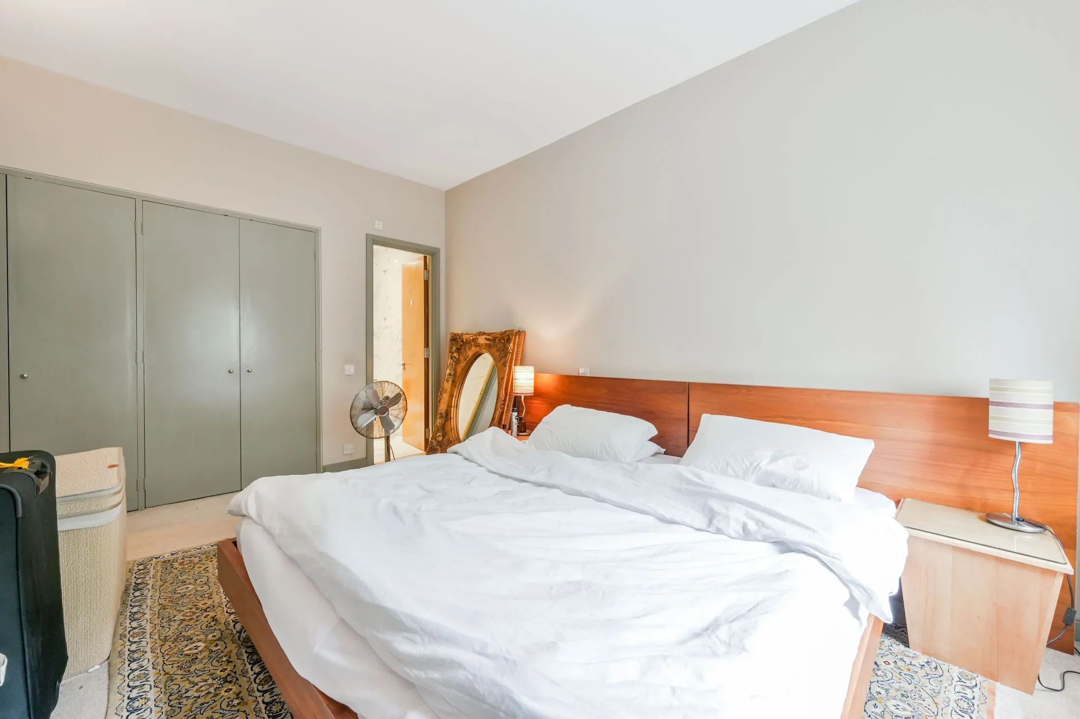 Flat Kew Bridge Road in Greater London