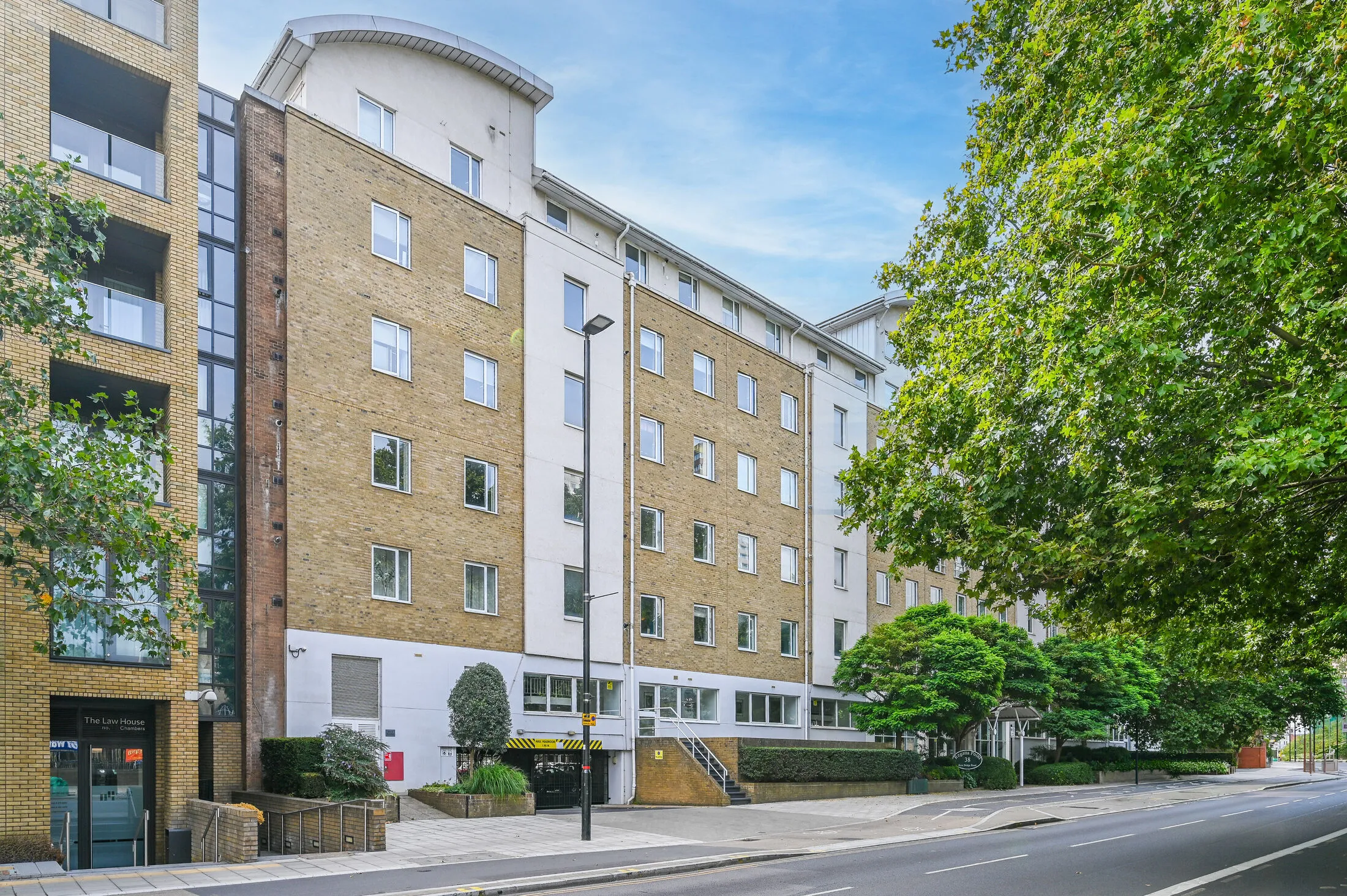Flat Kew Bridge Road in Greater London