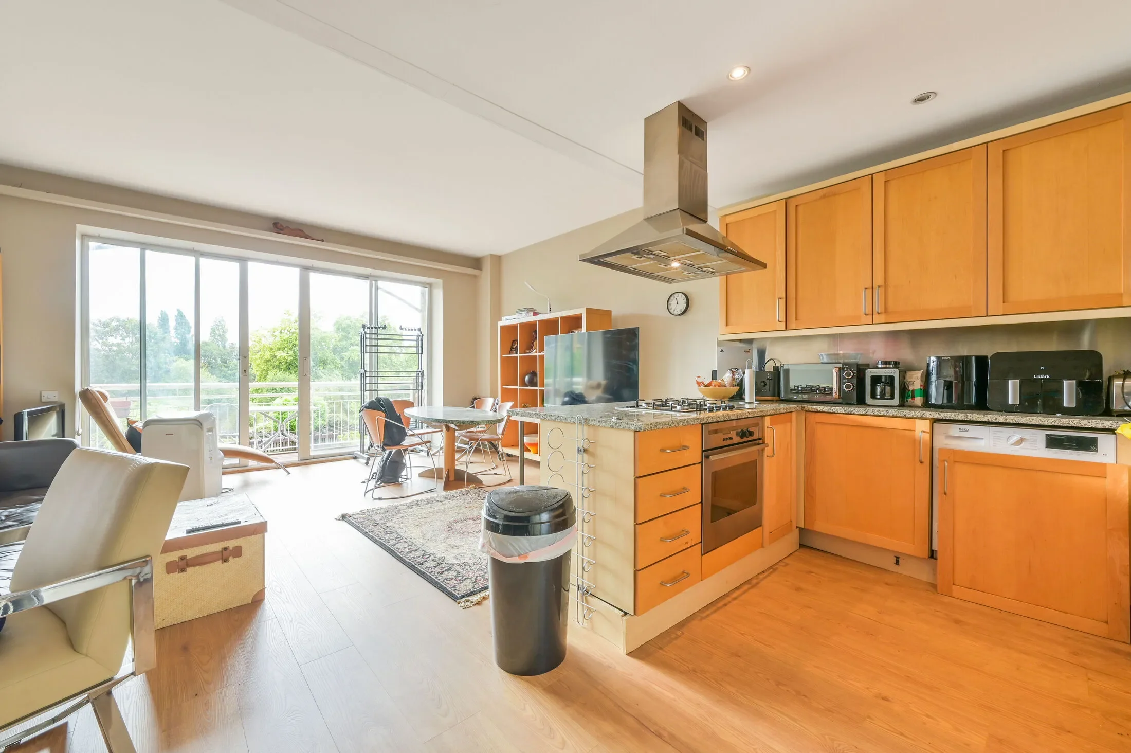 Flat Kew Bridge Road in Greater London