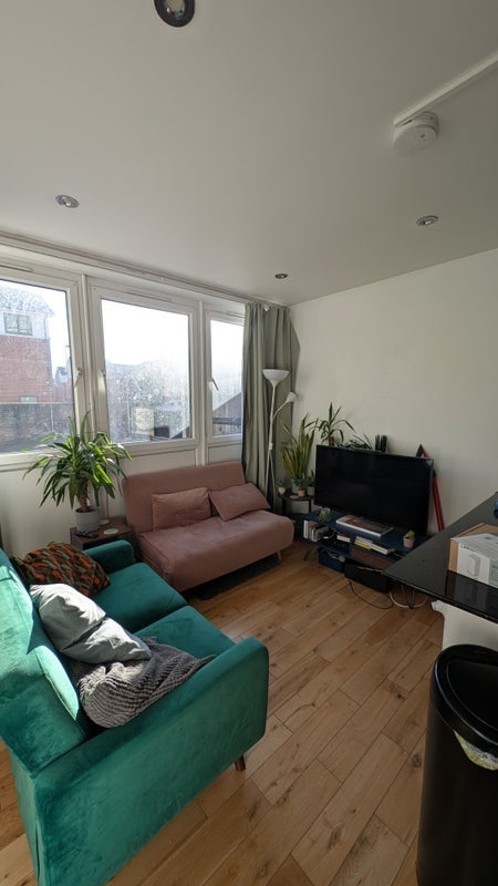 Room Concorde Way in Greater London