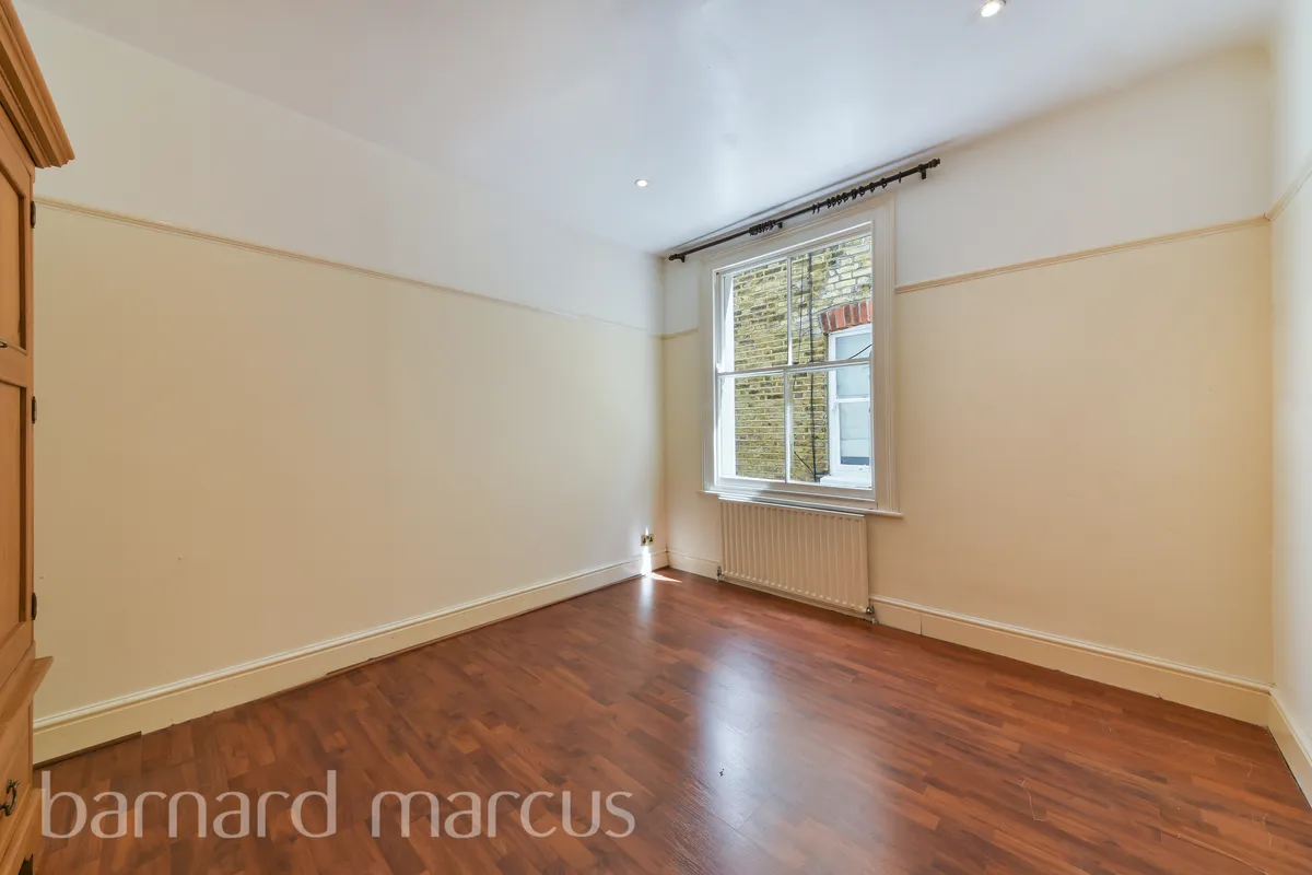 Flat Howson Terrace in Greater London