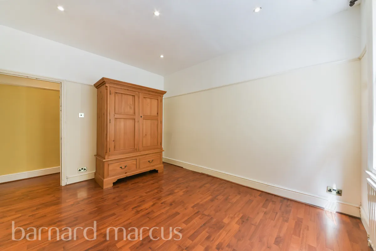 Flat Howson Terrace in Greater London