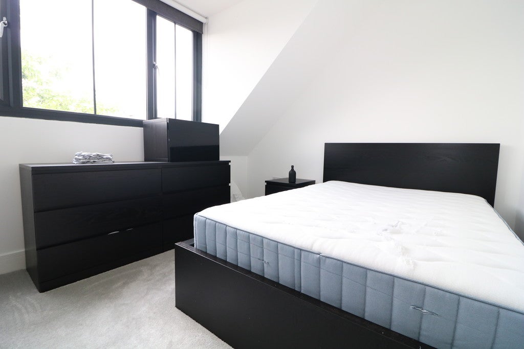 Flat Westcott Road in Mole Valley
