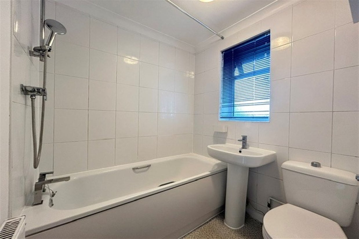 House Raphael Close in Basingstoke and Deane