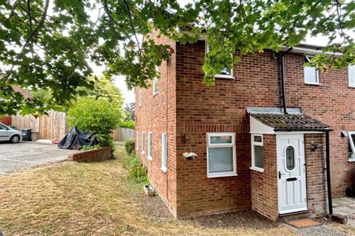 House Raphael Close in Basingstoke and Deane